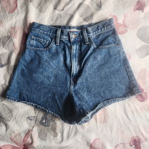 Levi's High Waisted Mom Shorts - 28